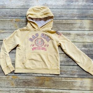 GAP pale yellow cozy sweatshirt! Size 8-10